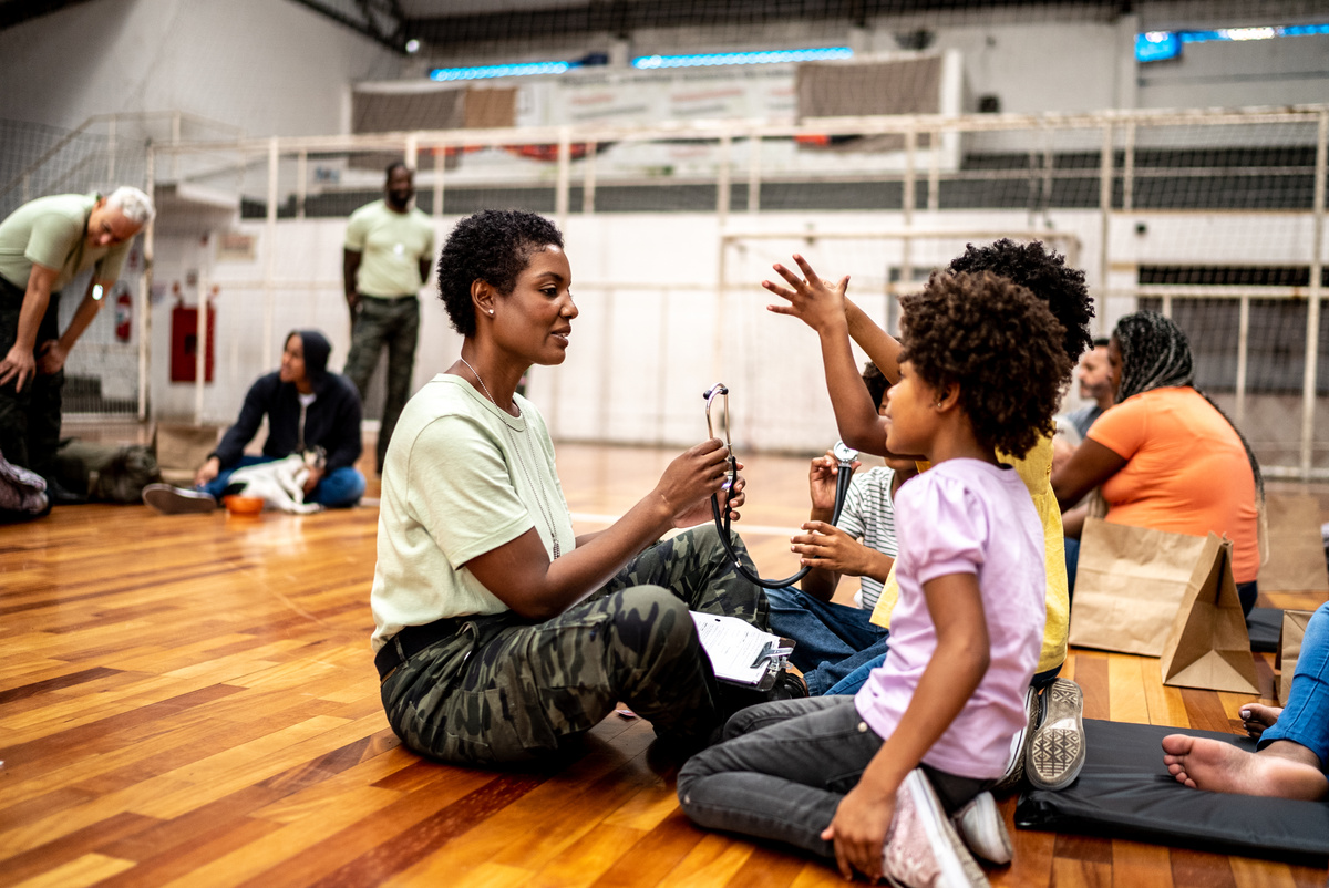 Army doctor playing with refugee children